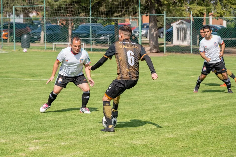 Conseils concrets pour retrouver un club et un rythme sans se blesser.
